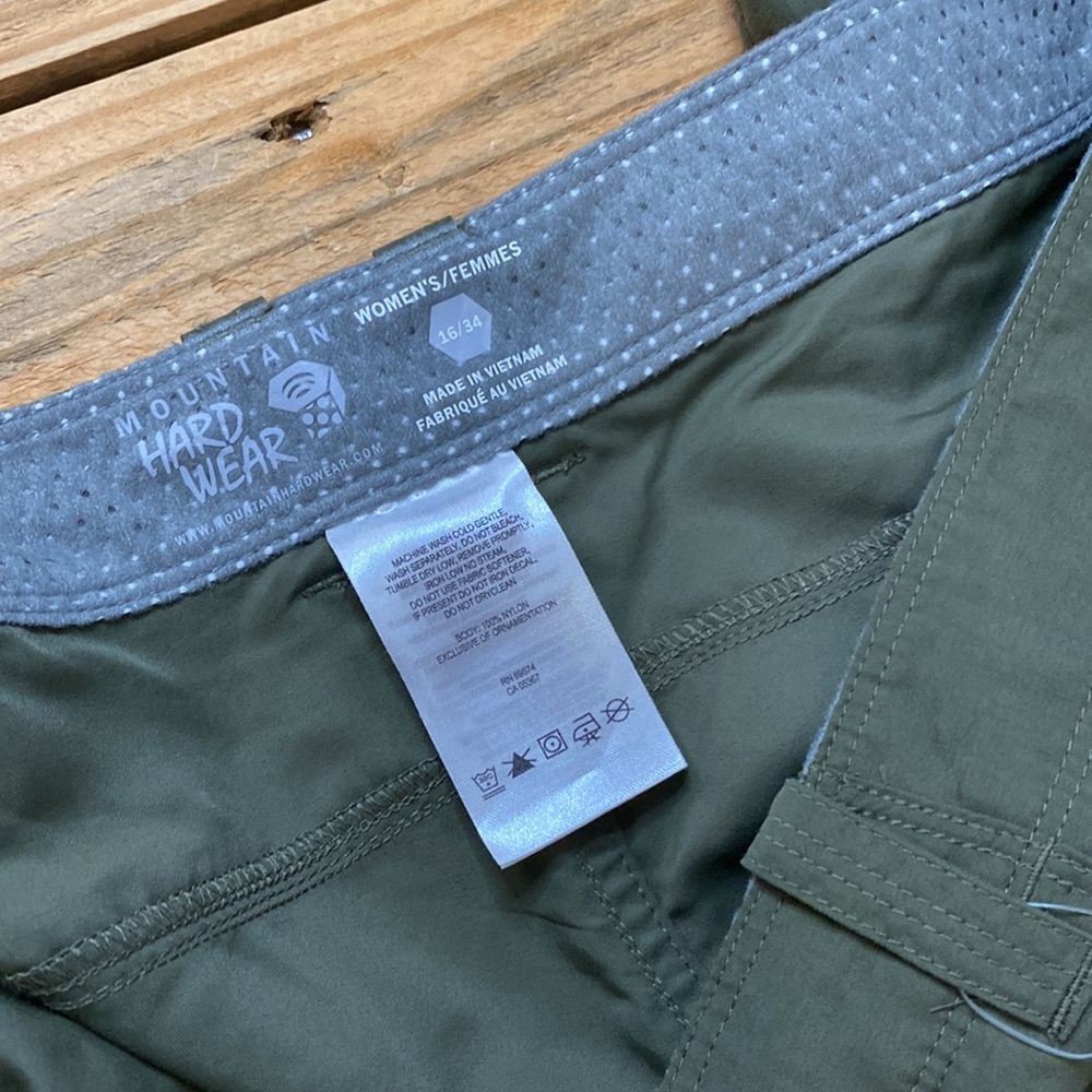 Mountain Hard Wear Convertible Hiking / Trail pants - Picture 3 of 5